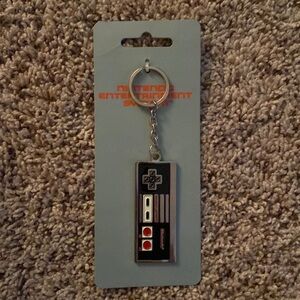 NINTENDO ENTERTAINMENT SYSTEM NES Controller Keychain NWT Official Nintendo
